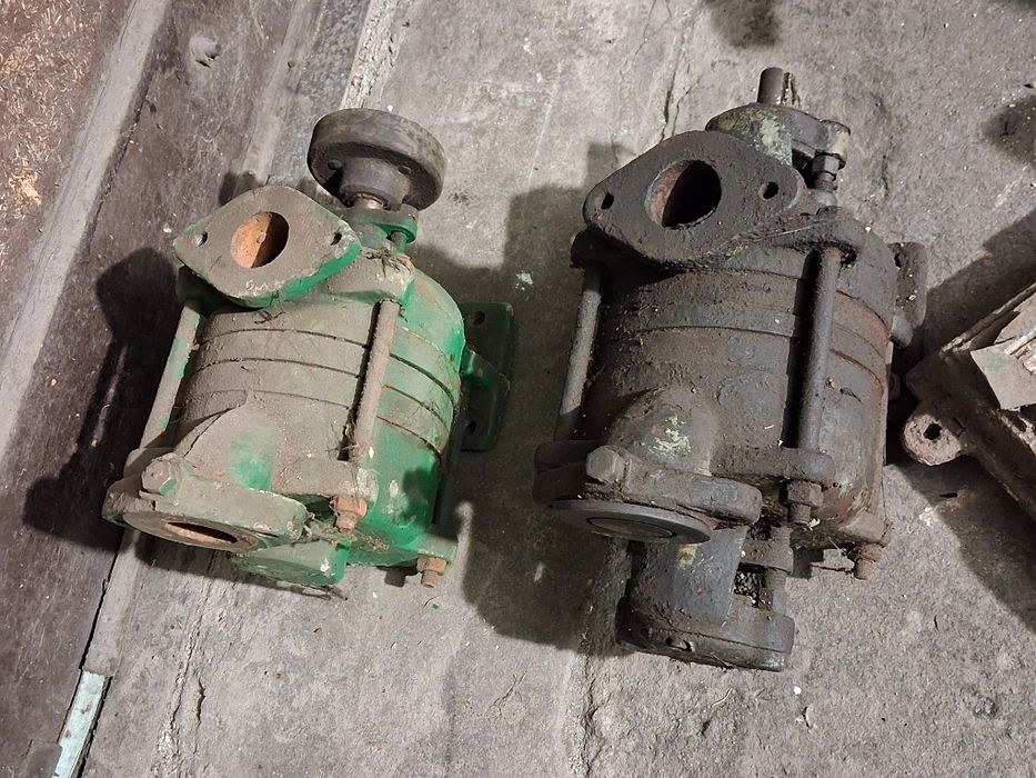 Trzy pompy i zbiornik ciśnieniowy (hydrofor)