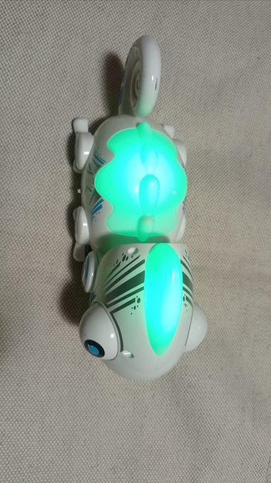 Робот-хамелеон. Іграшка.