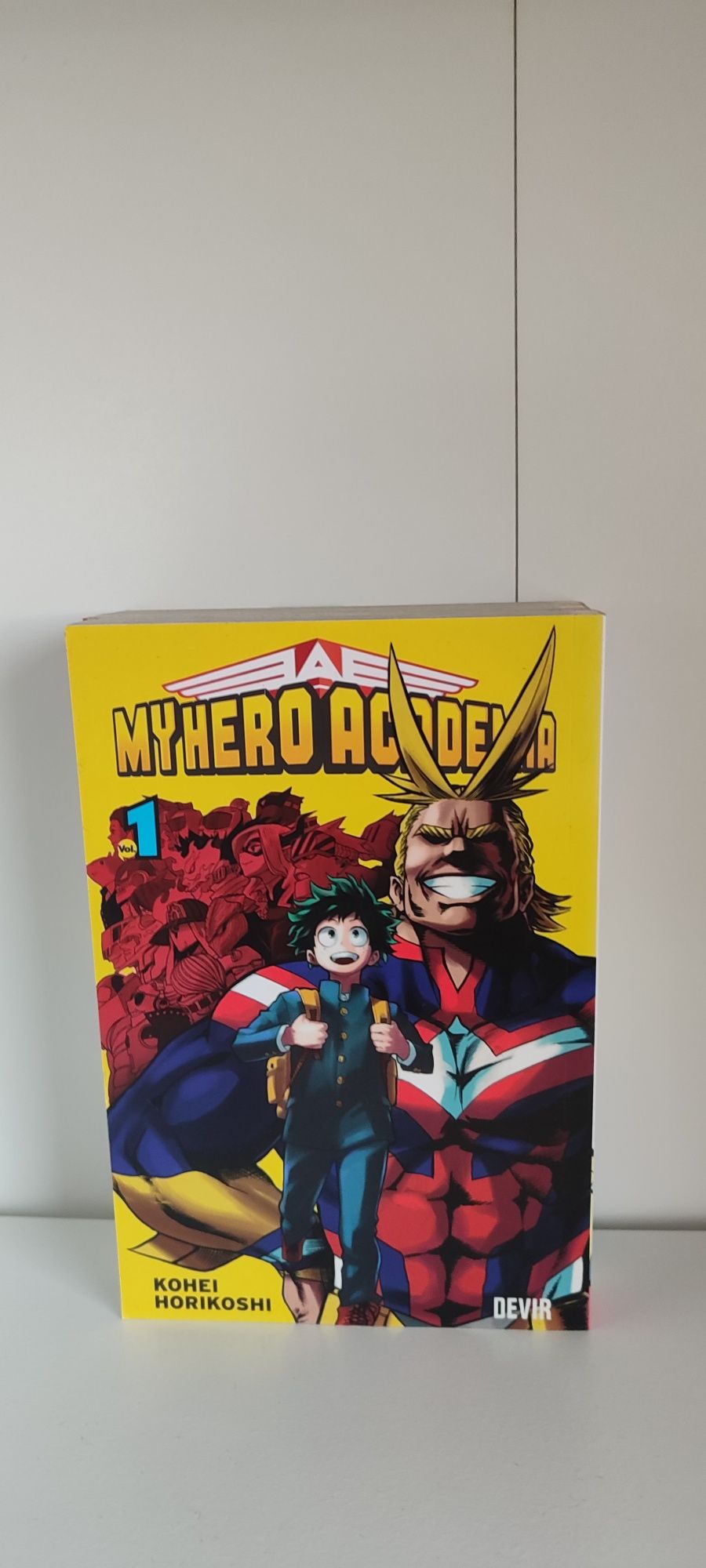 Vendo volumes 1 a 3 do manga My Hero Academia, edição da Devir