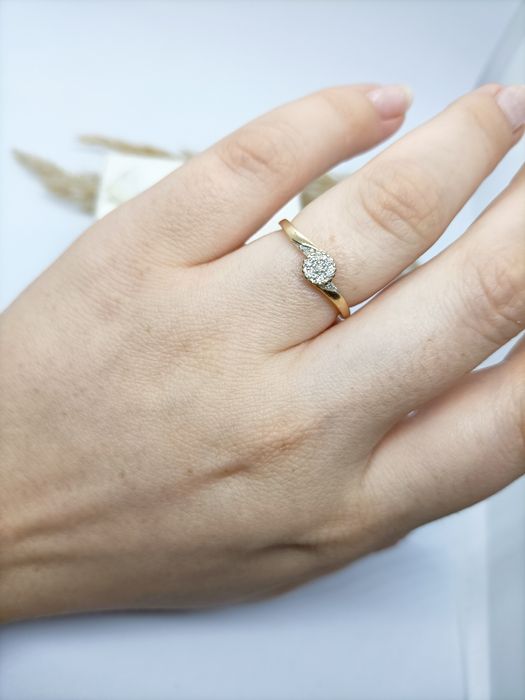 Klasyczny pierścionek ze złota z brylantami, Apart, złoto 585