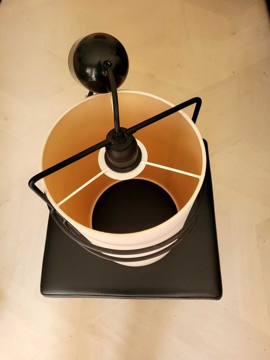 Candeeiro redondo, com 20 cm de diâmetro e 30 cm de altura