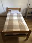 Cama de solteiro e Mesa de Jantar com 4 cadeiras