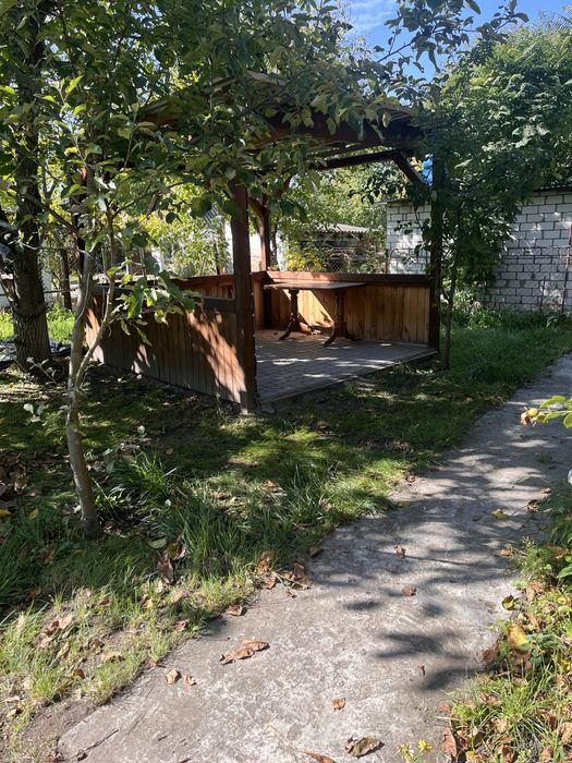 Будинок  з ділянкою