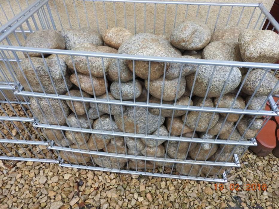 Kamień kamyczek do oczka wodnego skalniaki kaskady ogród Humus żwirek