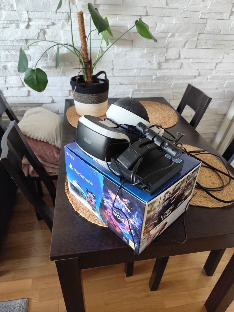 Zestaw vr do PS4+2x move+gra