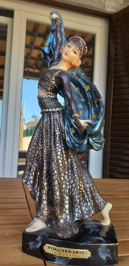 Estatueta de porcelana Object'd Elegance coleção