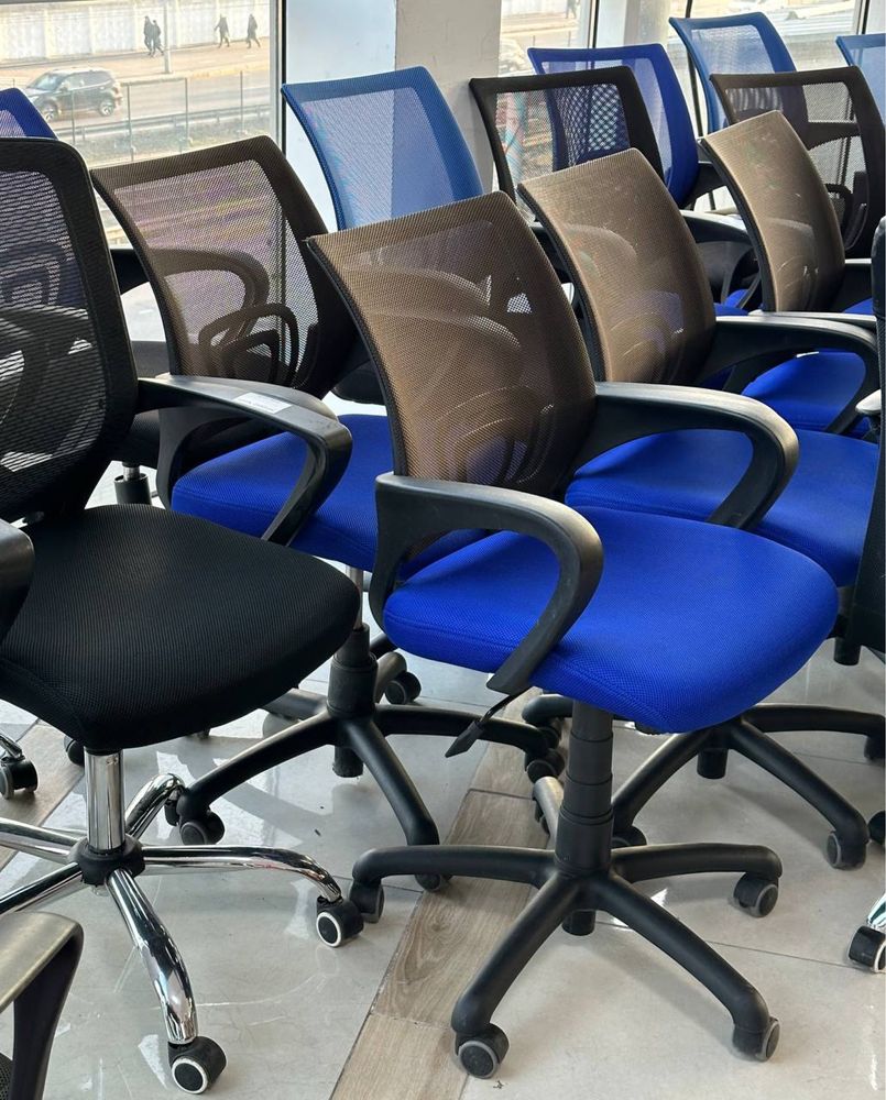 РОЗПРОДАЖ офісних меблів  крісла стільці