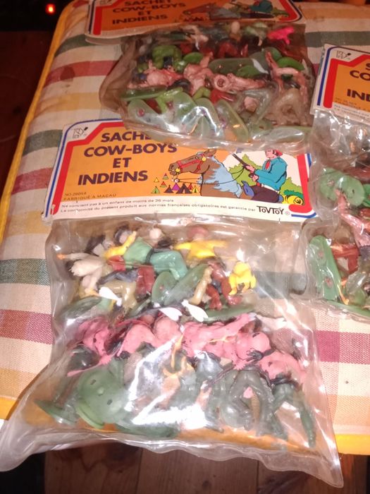 Lote embalagems novas de bonecos cowboys e índios