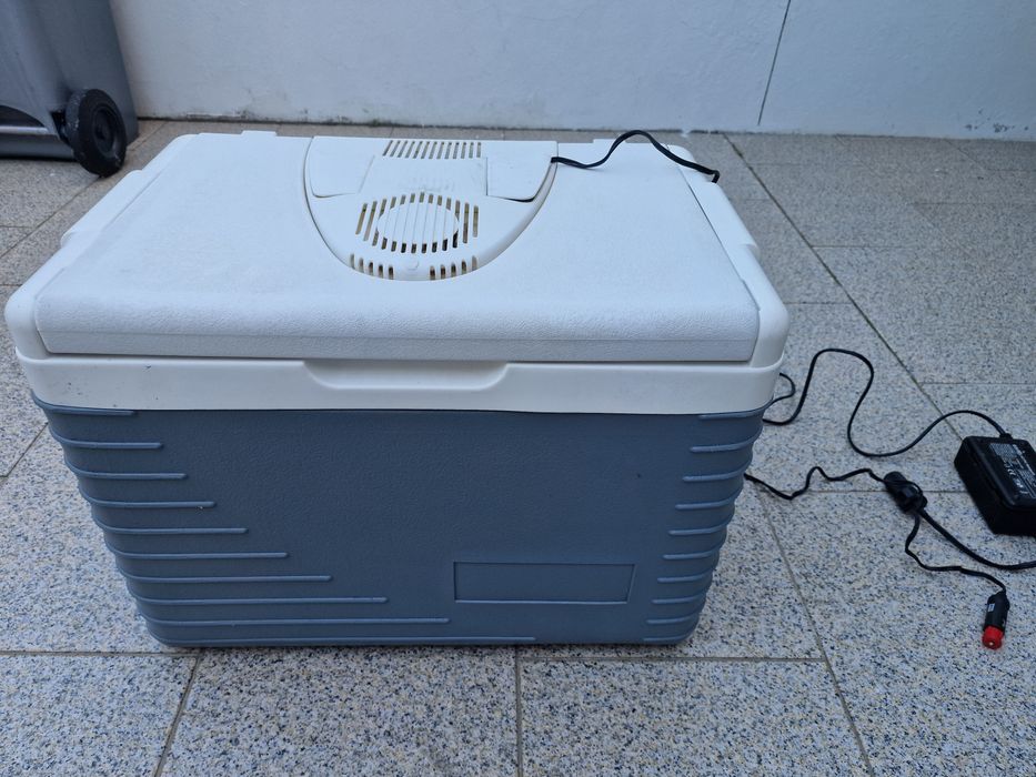 geleira eletrica elektro kuhlbox E 45, grande, só funciona com isqueir
