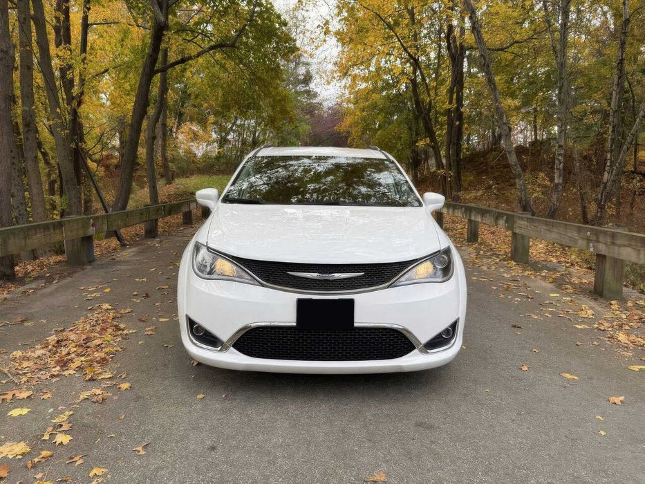 Chrysler Pacifica Touring L      2020