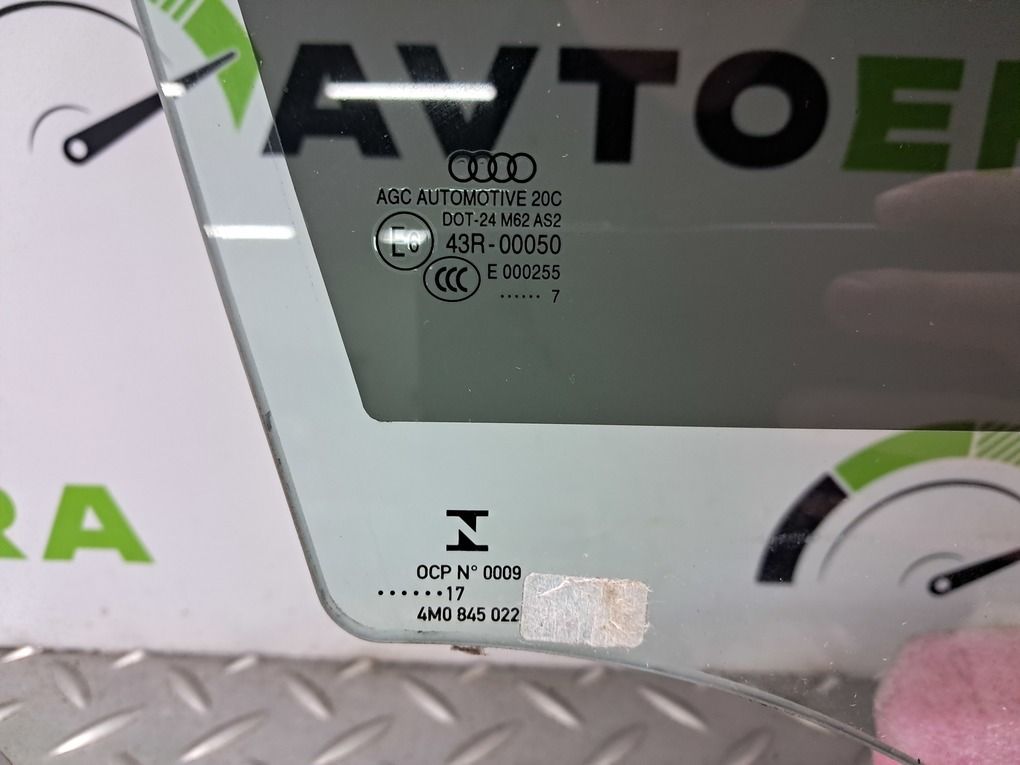 Стекло двери передней правой AUDI Q7 4M 4M0845022