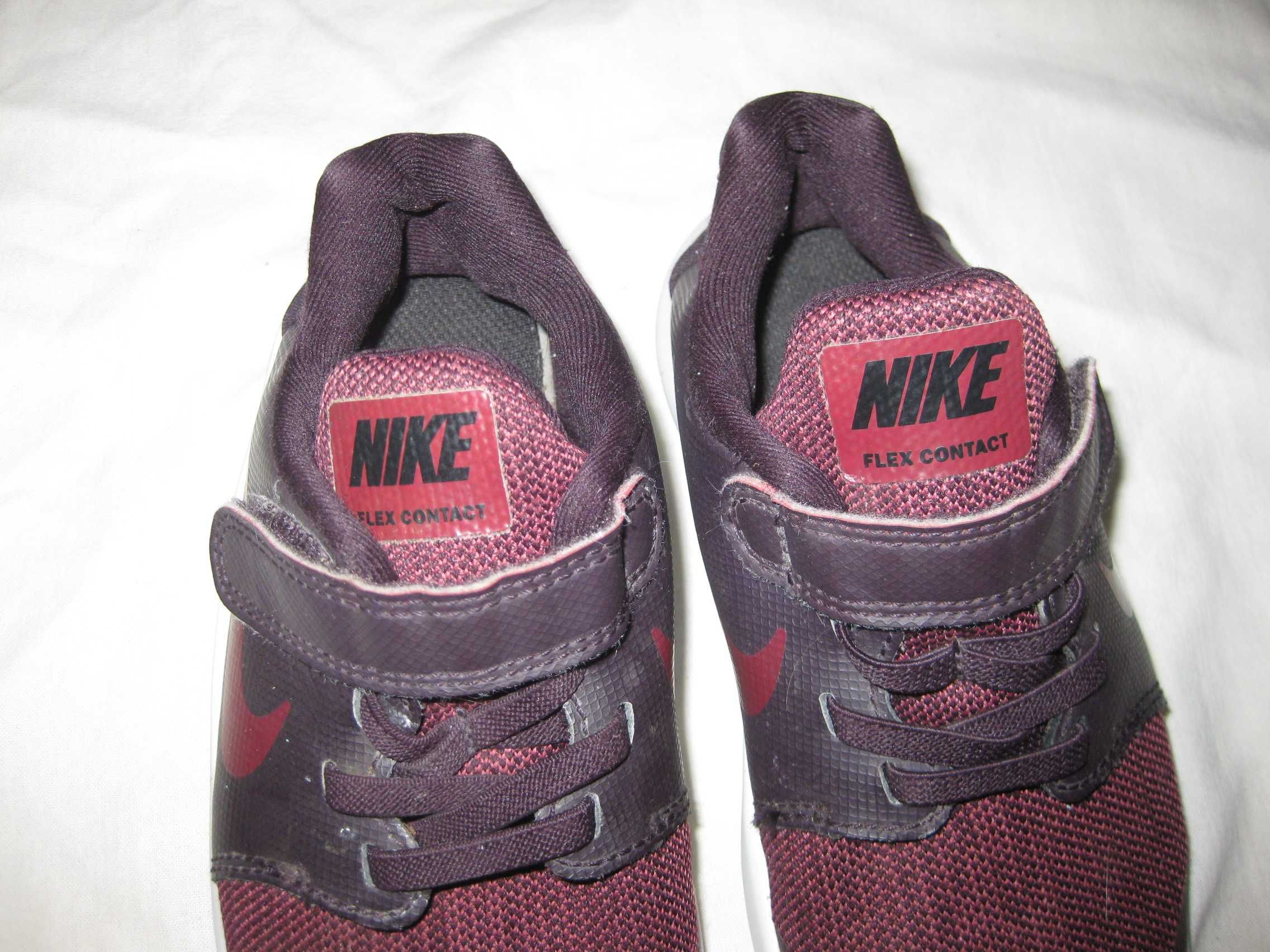 17,5 см устілка, легенькі кросівки Nike оригінал бордові