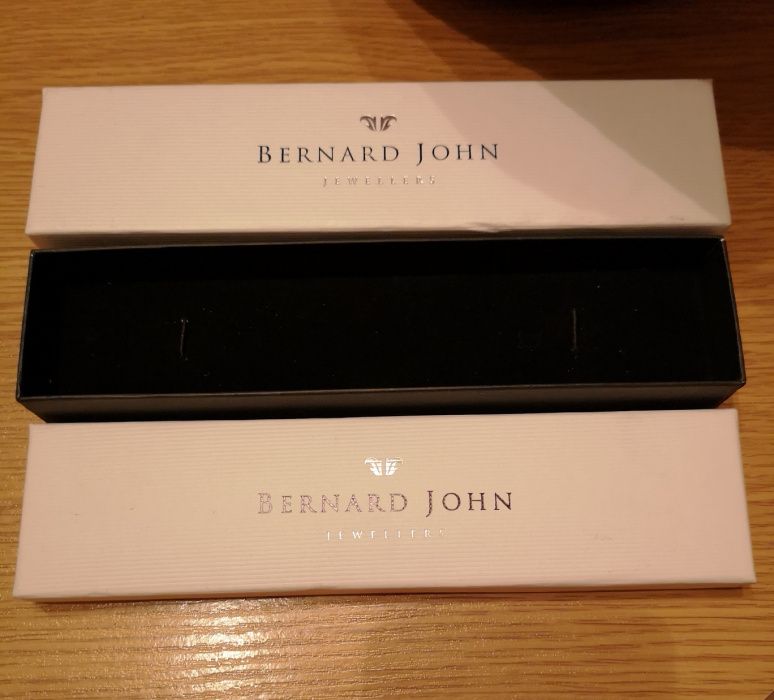 Sprzedam pudełko na biżuterię firmy Bernard John, na bronsoletkę
