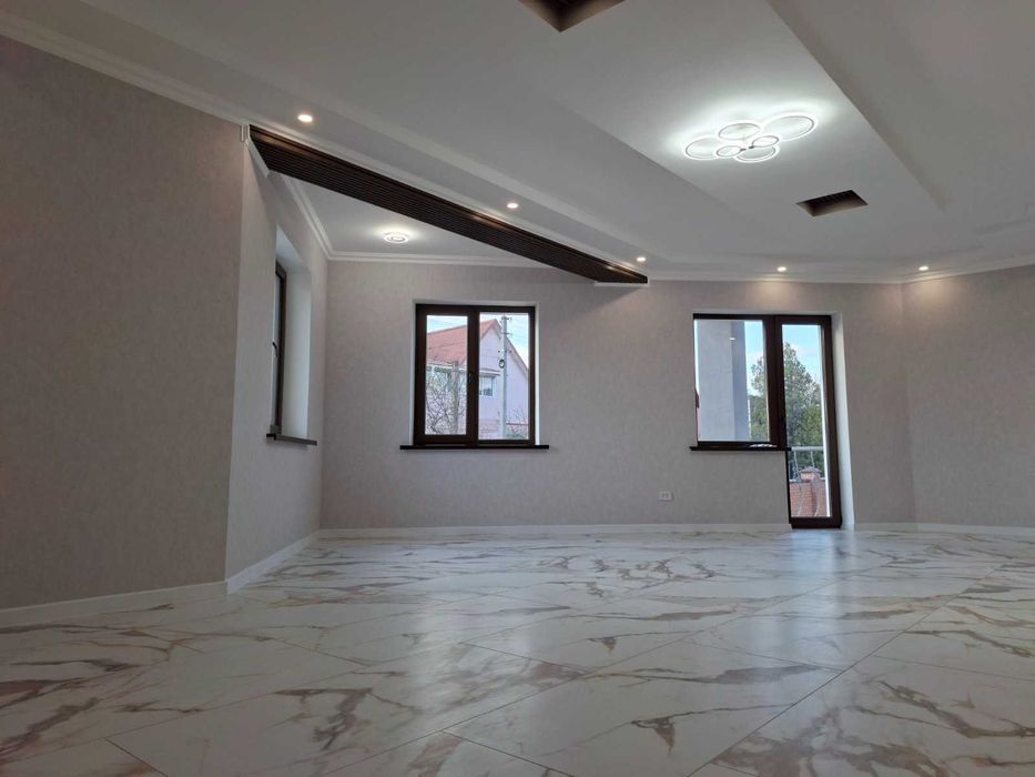 Продається сучасний  будинок з ремонтом 2025 року