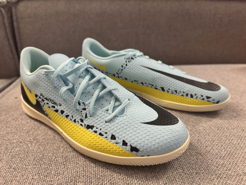 Halówki Nike PHANTOM GT2 CLUB IC Rozmiar 42,5