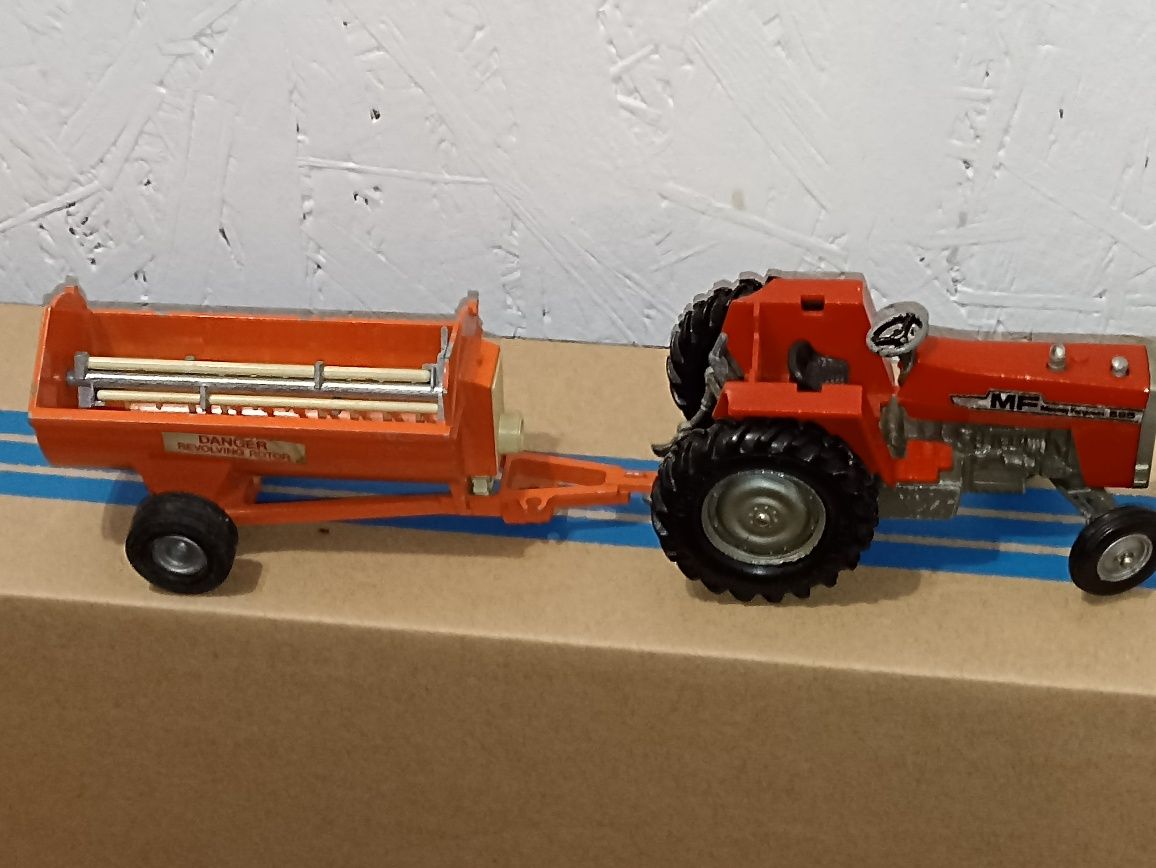 Model Traktor Massey Ferguson 595 Britains LTD 1:32