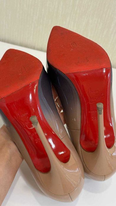 Christian Louboutin модель So Kate розмір 35 1/2 оригінал