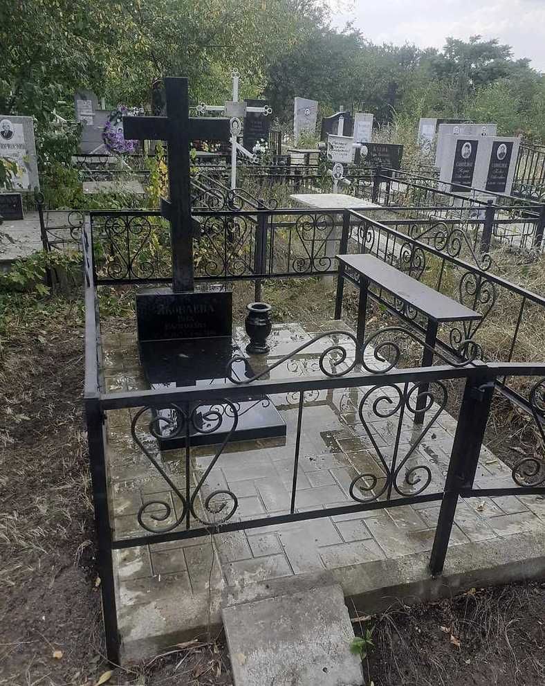 Прибирання могил Рівне. Уборка могил Ровно