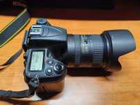 Nikon D7000 z akcesoriami.