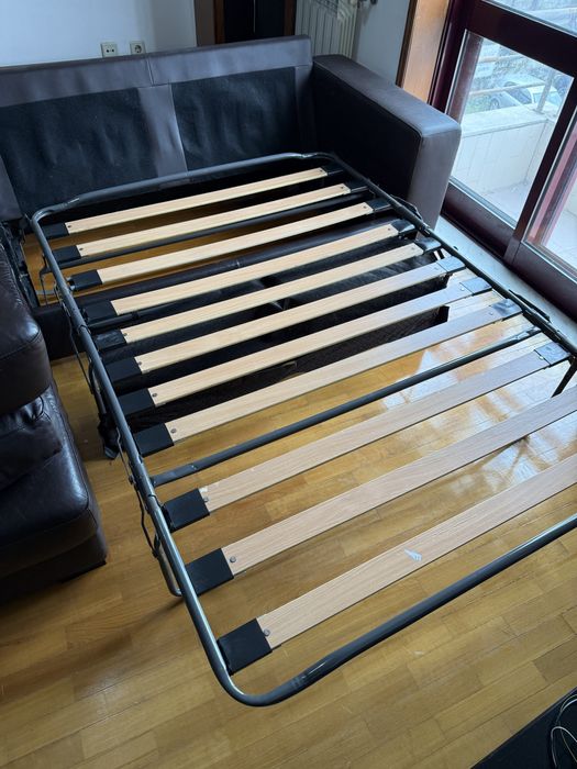 Sofá-cama de canto em pele castanha – Chaise longue + cama nunca usada