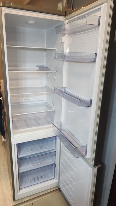 Lodówka Beko RCSA300K30SN