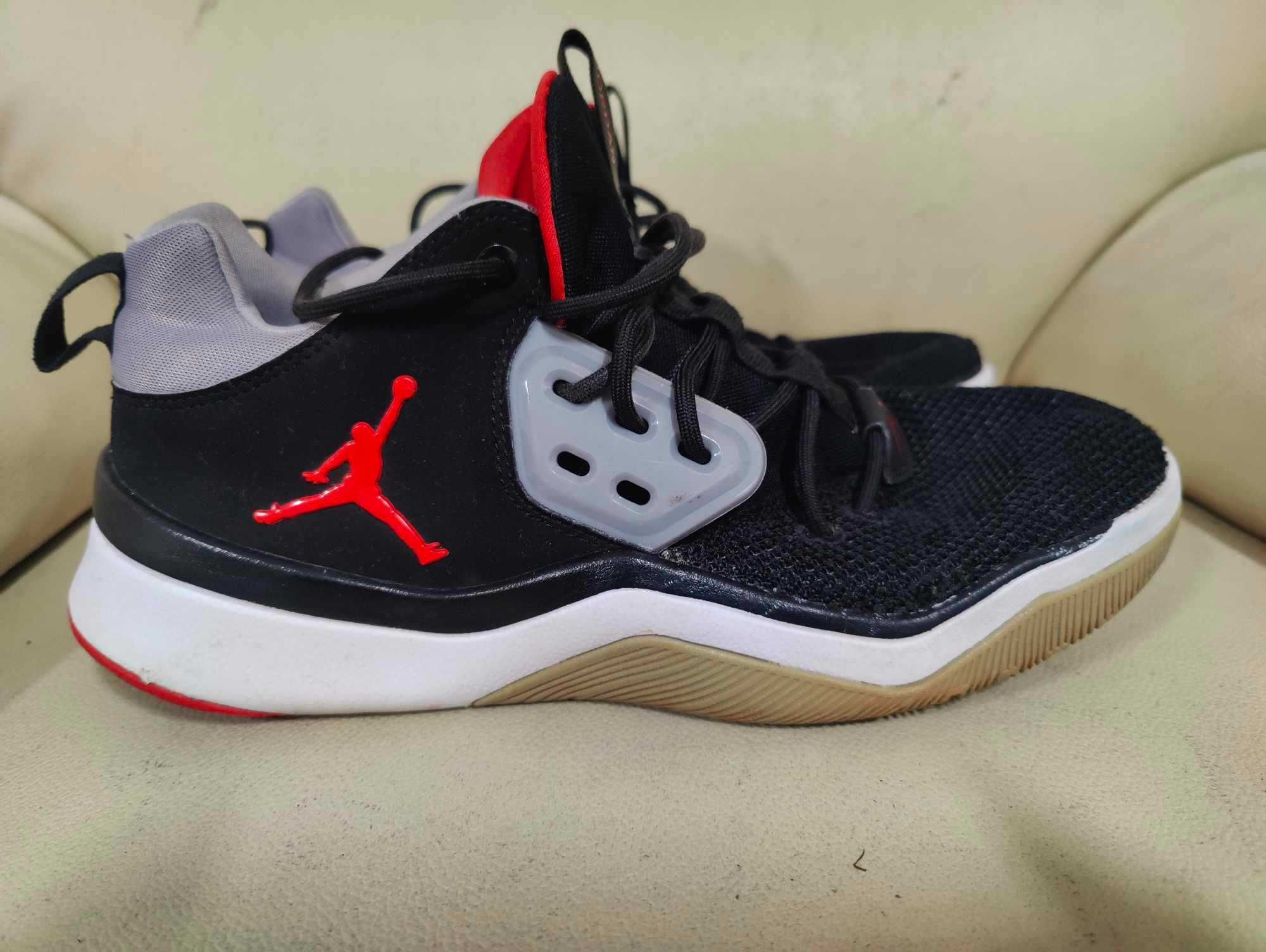Nike Jordan DNA Bred  42