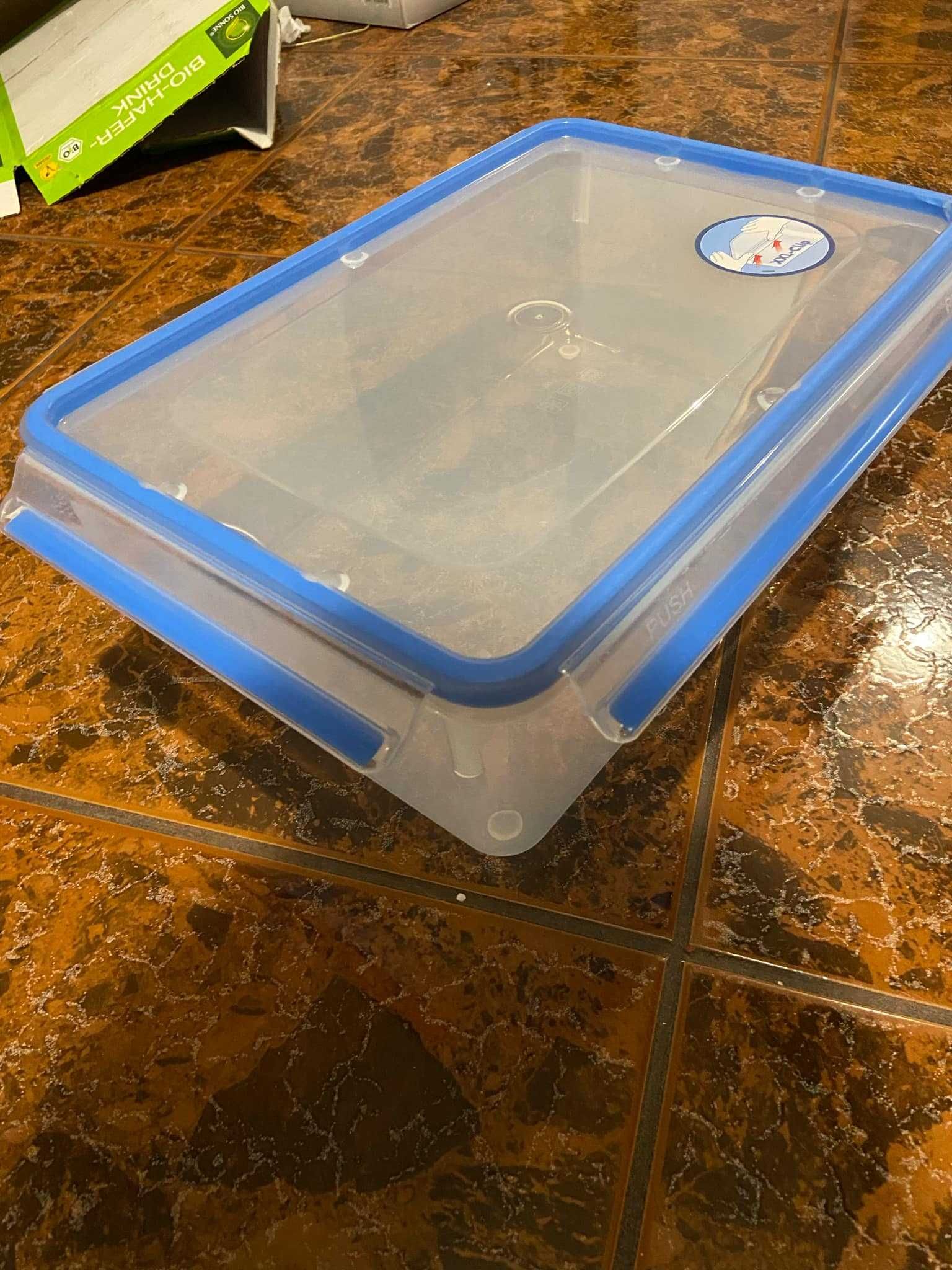 Pojemnik plastikowy 4l z miarką na klips
