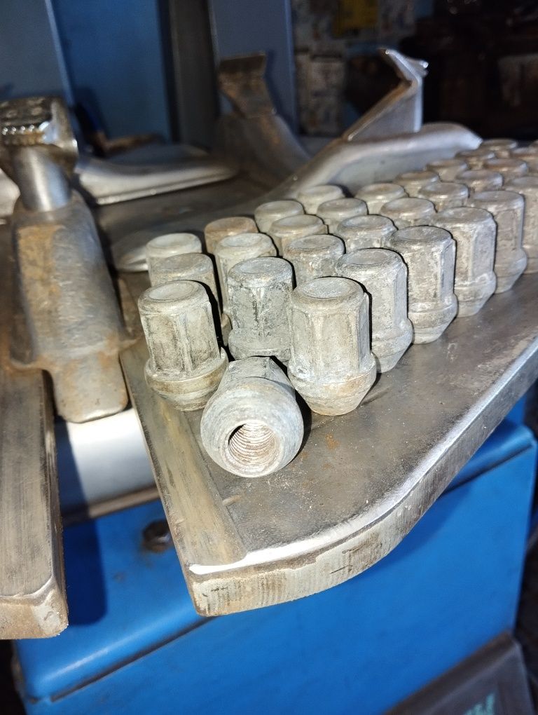 Колісні гайки 12*1.5