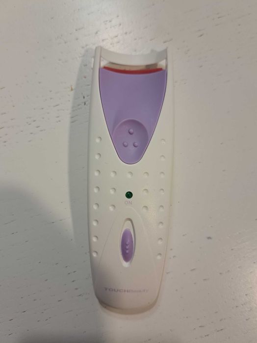 Zalotka, elektryczne szczypce do rzęs.