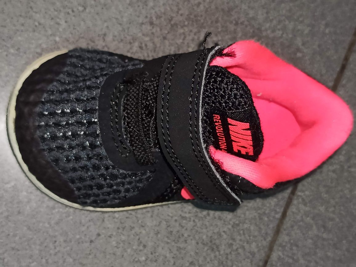 Sapatilhas Nike revolution 4 n° 18,5 como novas