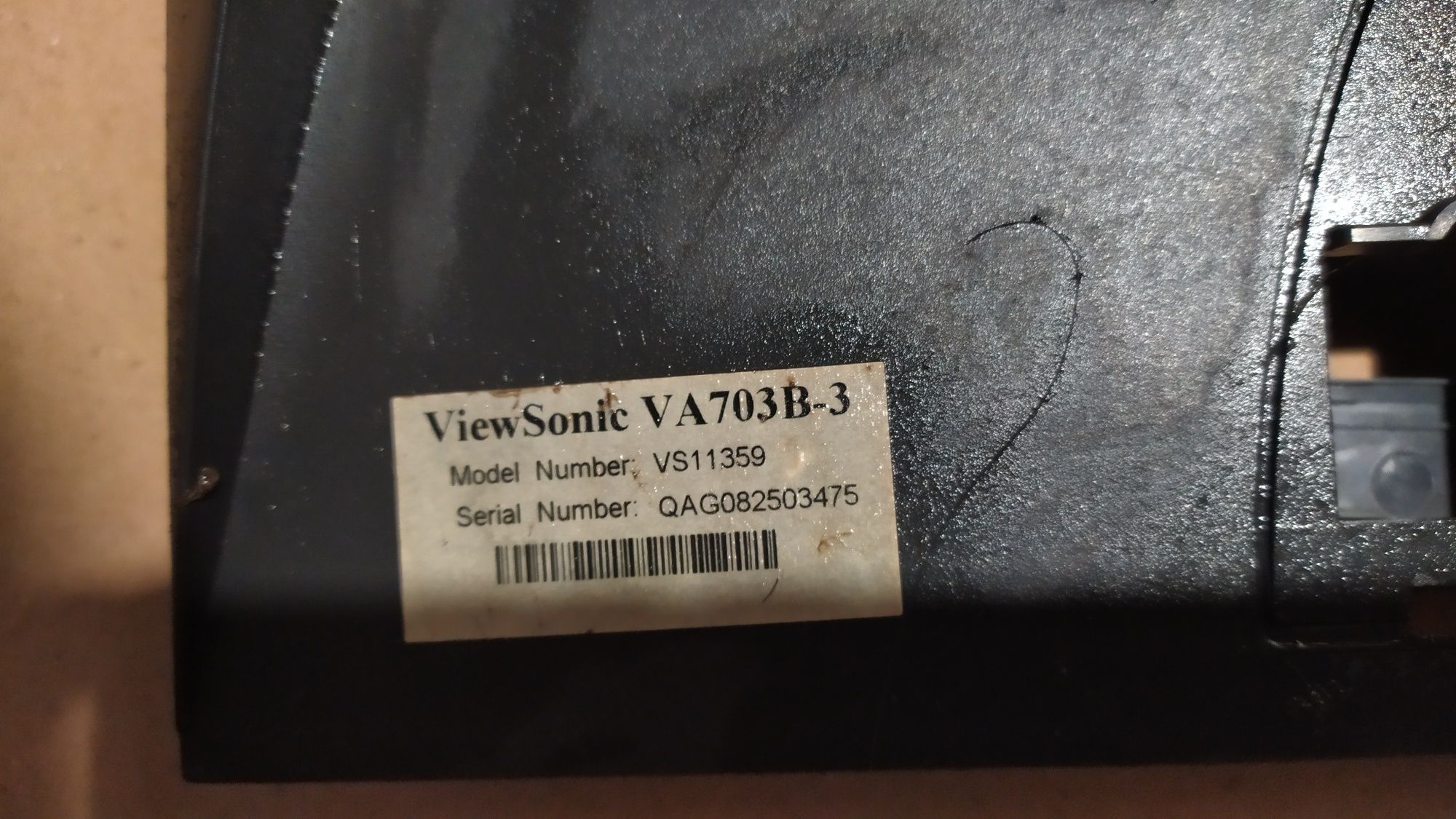 Монiтор ViewSonic VA703B-3 на запчастини не рабочий
Model Number VS113