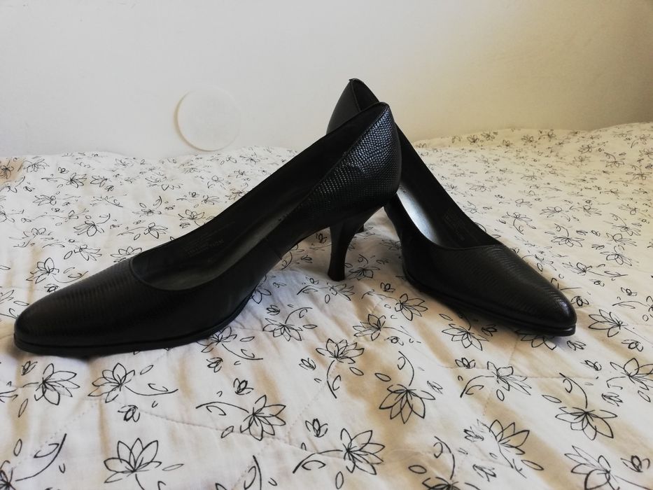 Etienne Aigner skóra pantofle 38 wzór wąż