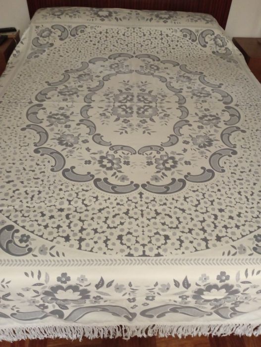 Colcha de algodão nos tons de marfim e azul