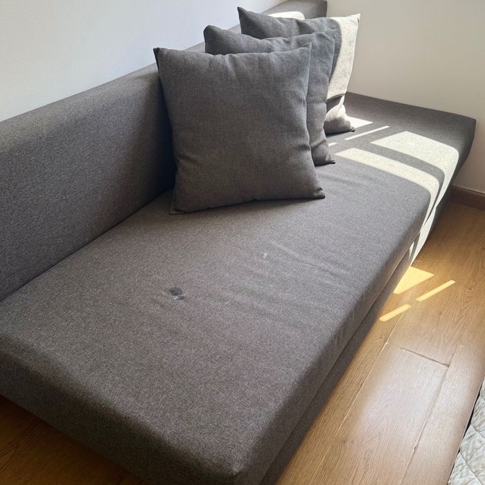 Sofá e aparador de televisao