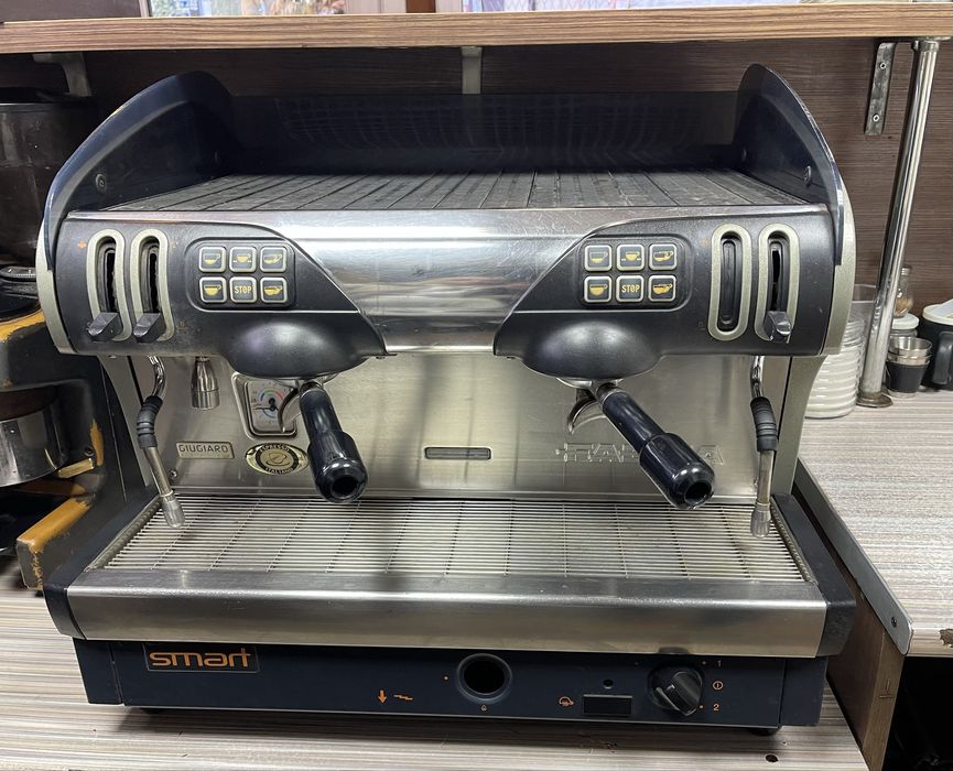 Професійна кавомашина Faema smart