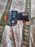 Vendo cateira e relógio levis por 40 euros novo mais portes