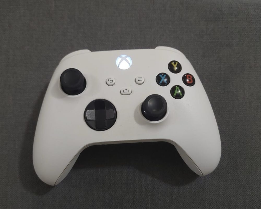 Xbox com caixa e garantia + 2 comandos
