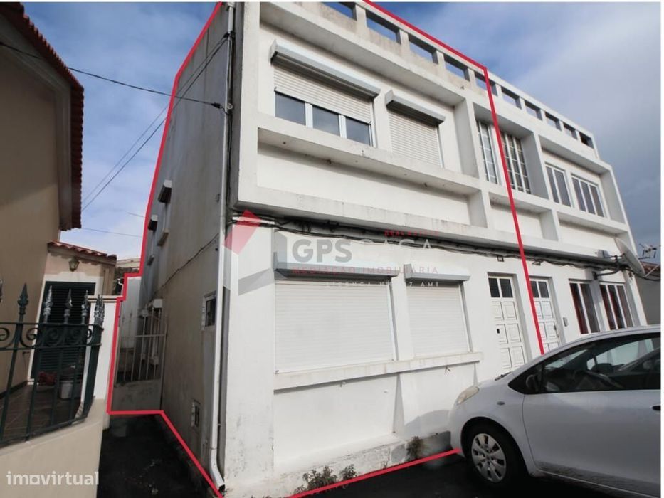 Moradia T3 a poucos minutos do centro da Praia da Vitória!
