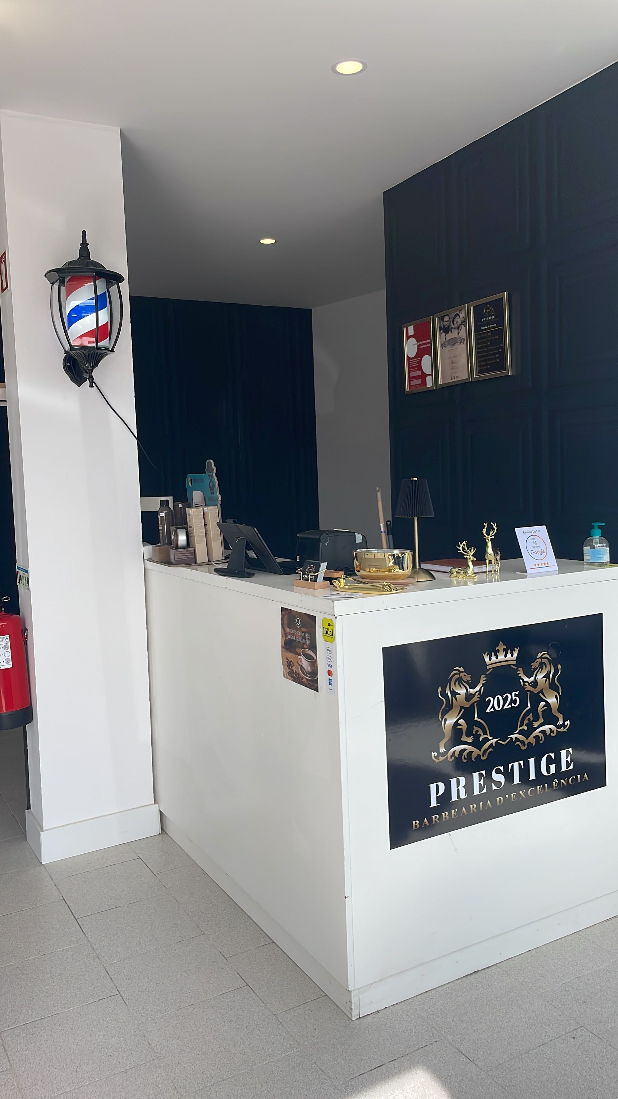 Trespasse Barbearia a funcionar
