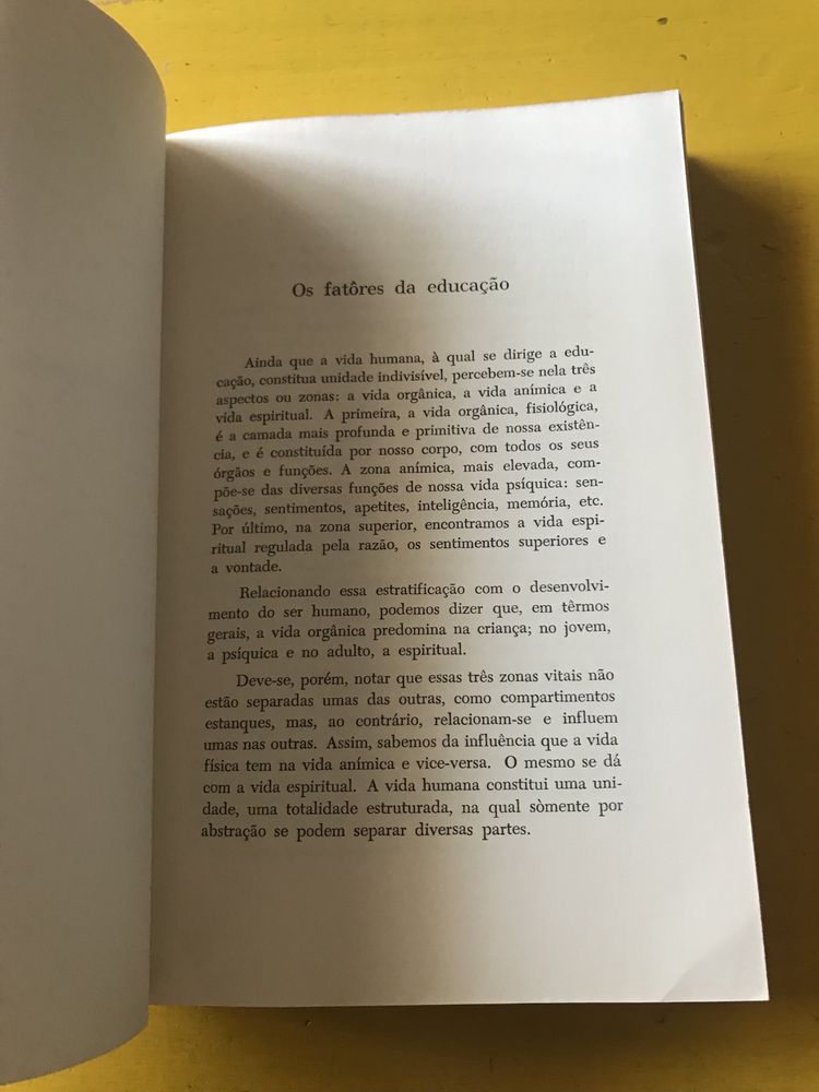 Livro Pedagogia antigo