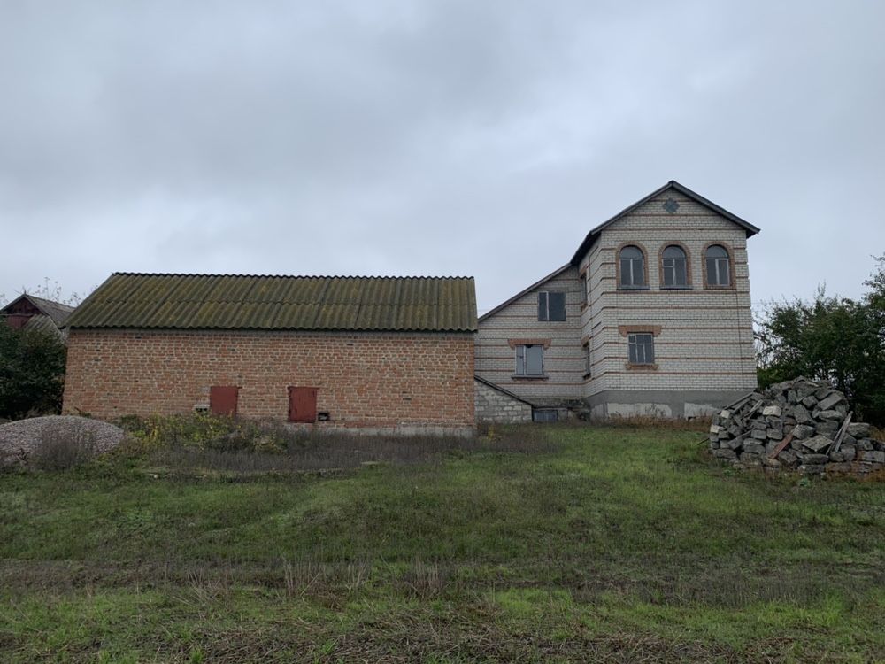 Продам дом 200м²  недалеко от города