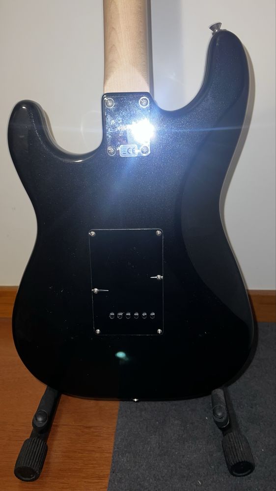 Fender Squier Stratocaster - Guitarra Elétrica