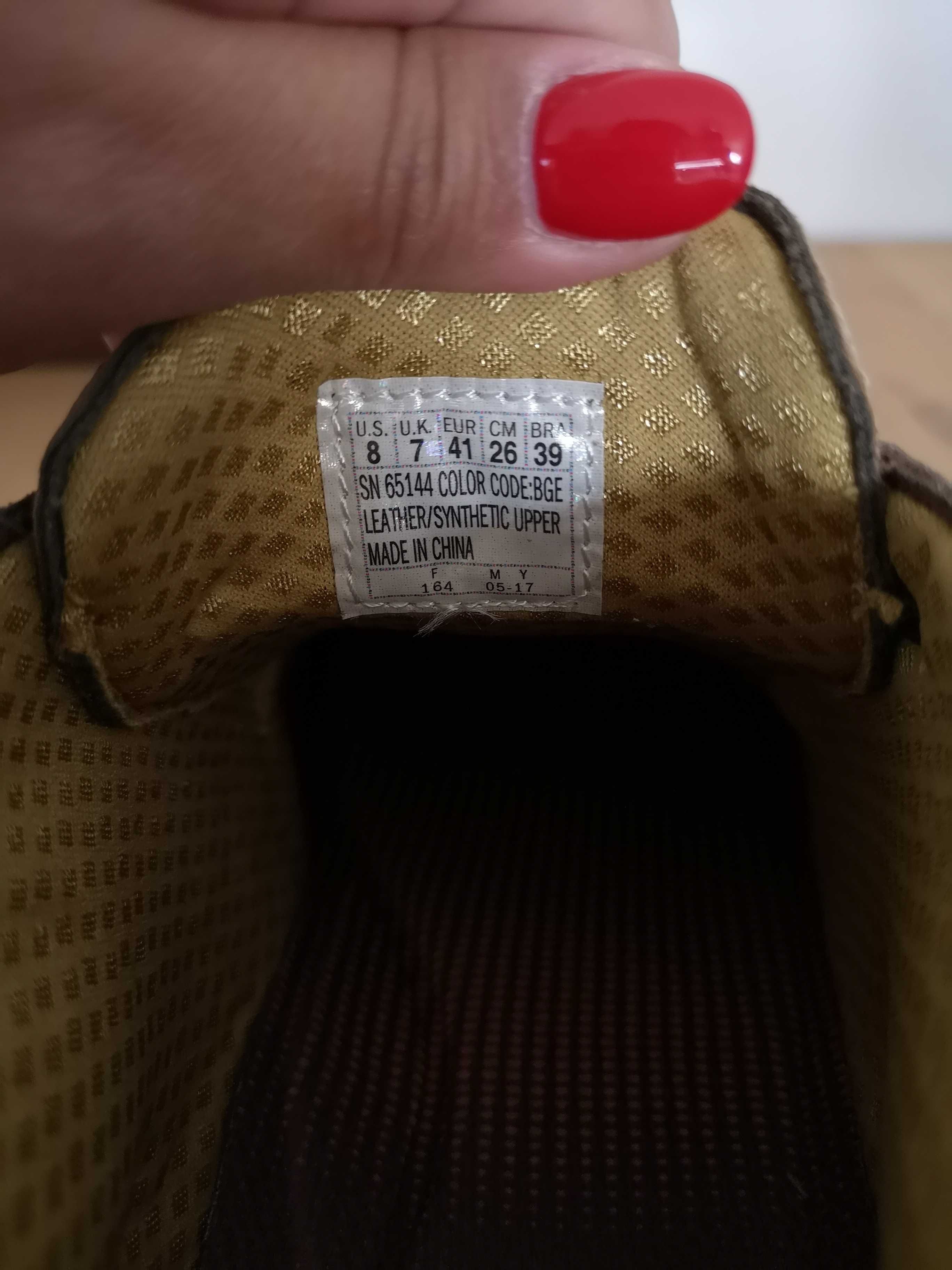 Sapatilhas casuais Skechers em camurça, tamanho 41