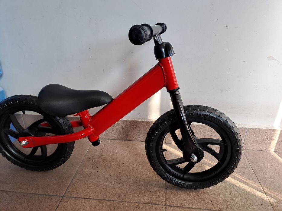 Rowerek biegowy czerwony