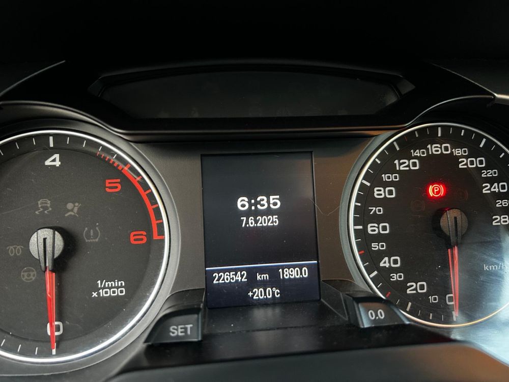 AUDI A4 B8 2.0 TDI quattro S-Line