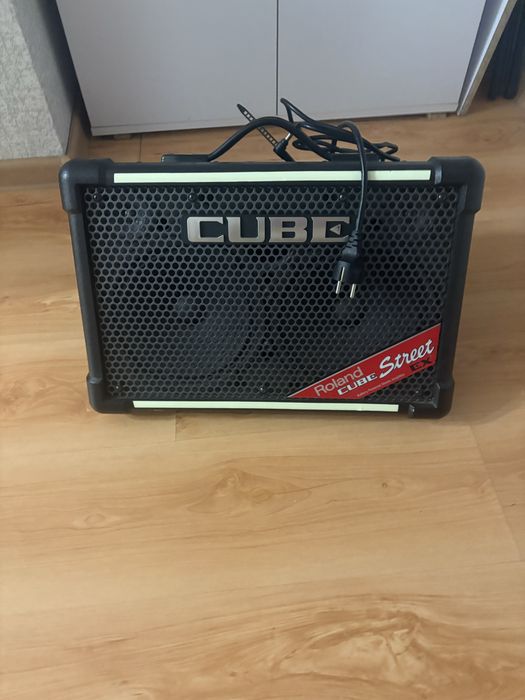 Продам стерео-комбопідсилювач Roland CUBE Street Ex