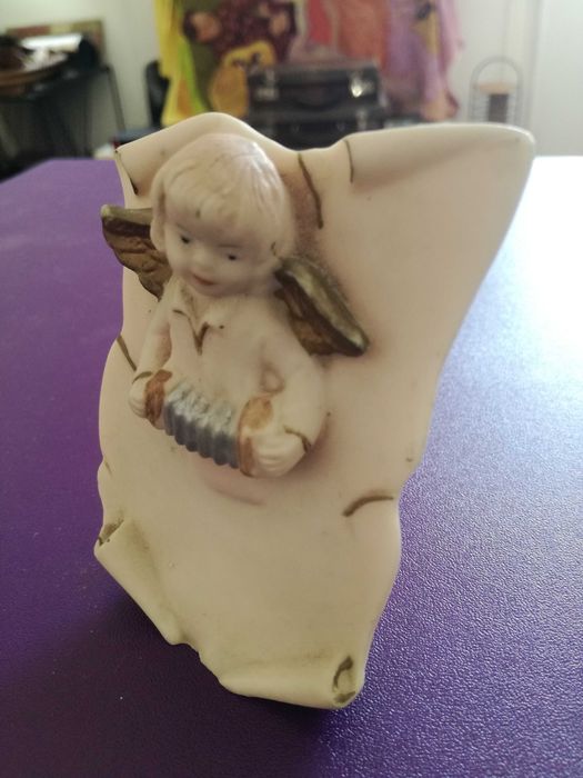 Estatueta antiga de Anjo c/ acordeão, em Resina