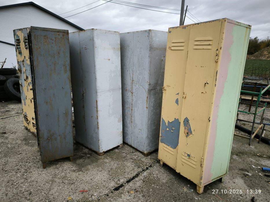 Szafki na ubrania lub narzędzia