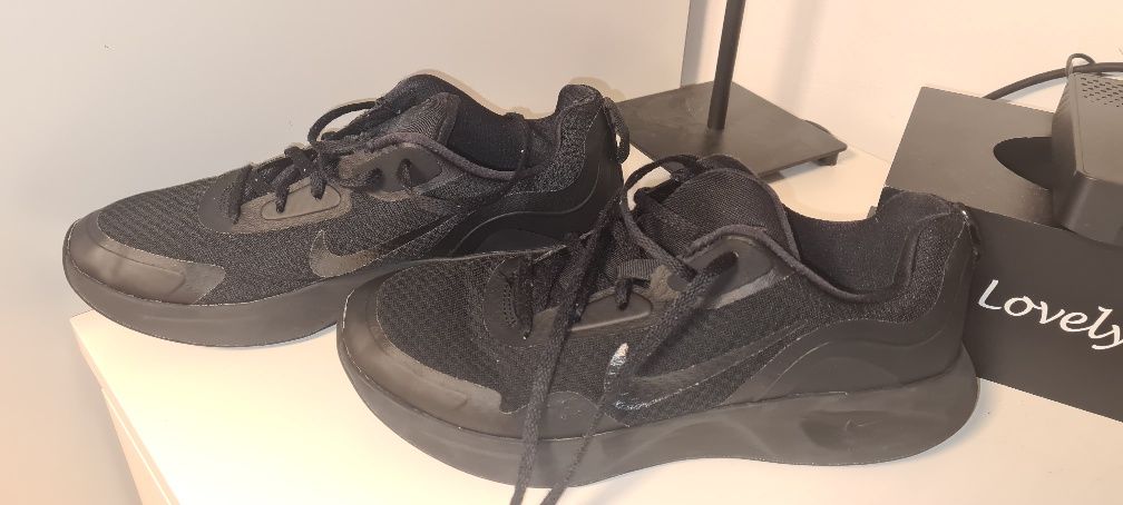 Buty sportowe Nike rozmiar 40 wkładka 25,5cm