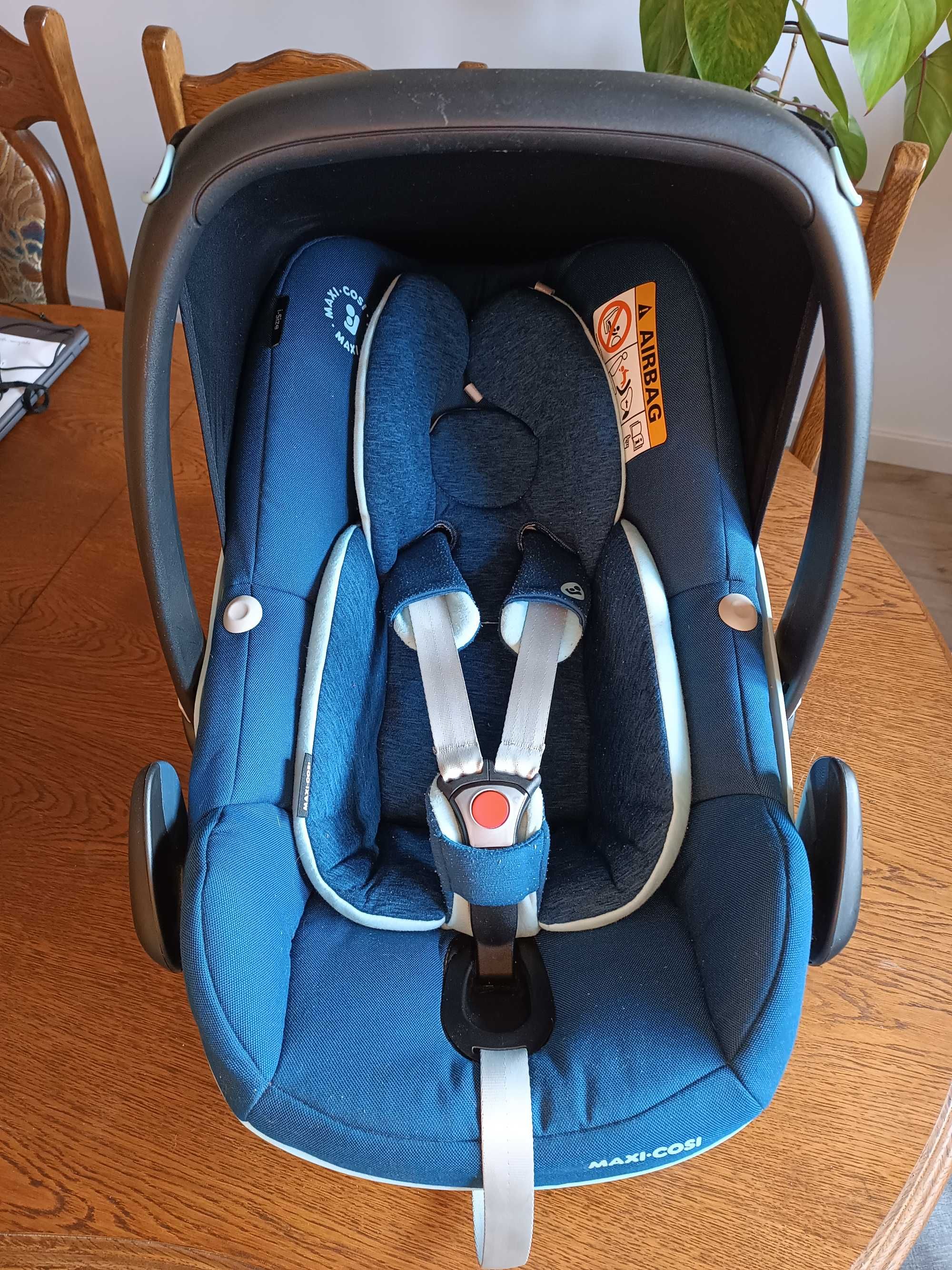 Fotelik pebble pro iSize + baza ISOFIX  FamilyFix3